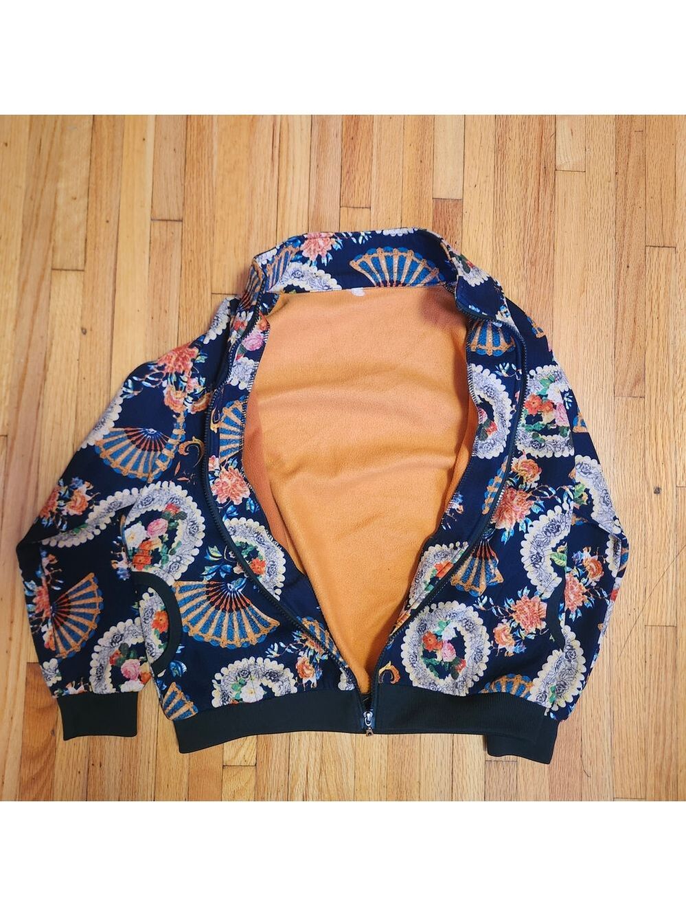 Floral Fan Patterned Jacket - Picture 3 of 3